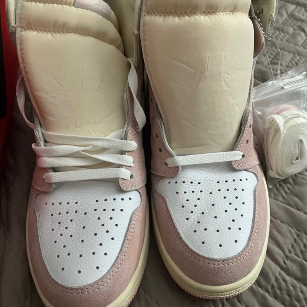 Air Jordan retro high og ash pink women